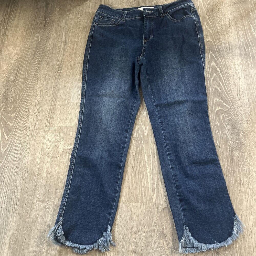 Charlie B Frayed Tulip Hem Cropped Slim Jeans Medium Wash Size 6 Women’s